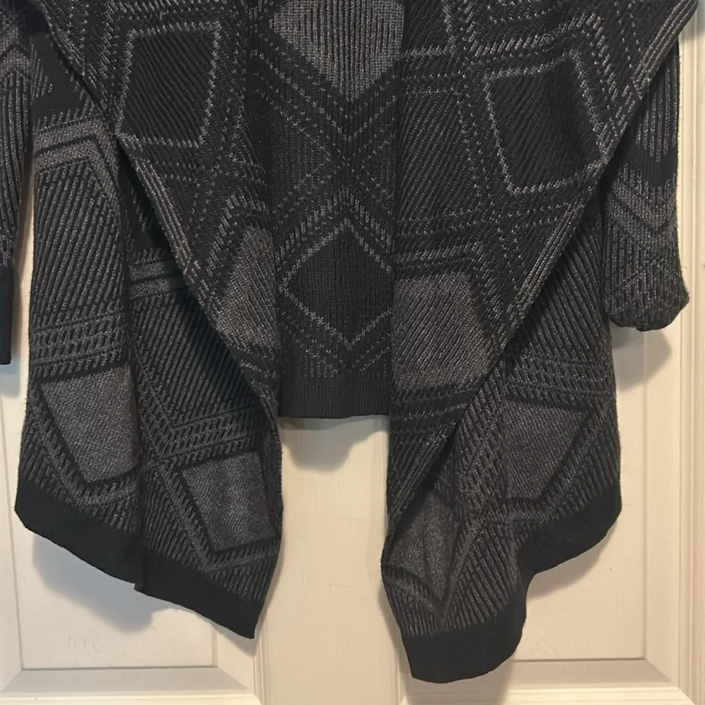 Repartee Black and Gray Geometric Pattern Cardigan Size Small